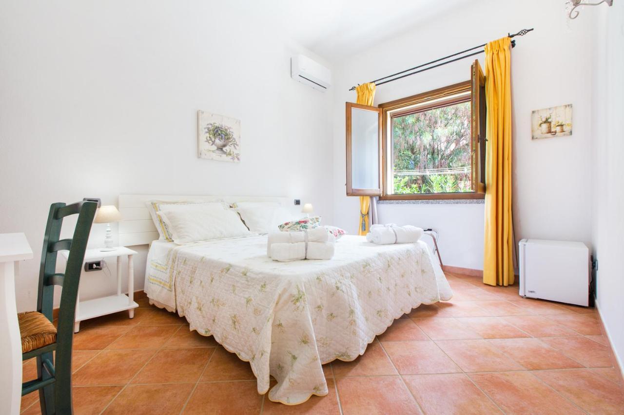 B&B La Vela Chia Buitenkant foto